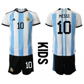 Baby Fußballbekleidung Argentinien Lionel Messi #10 Heimtrikot WM 2022 Kurzarm (+ kurze hosen)